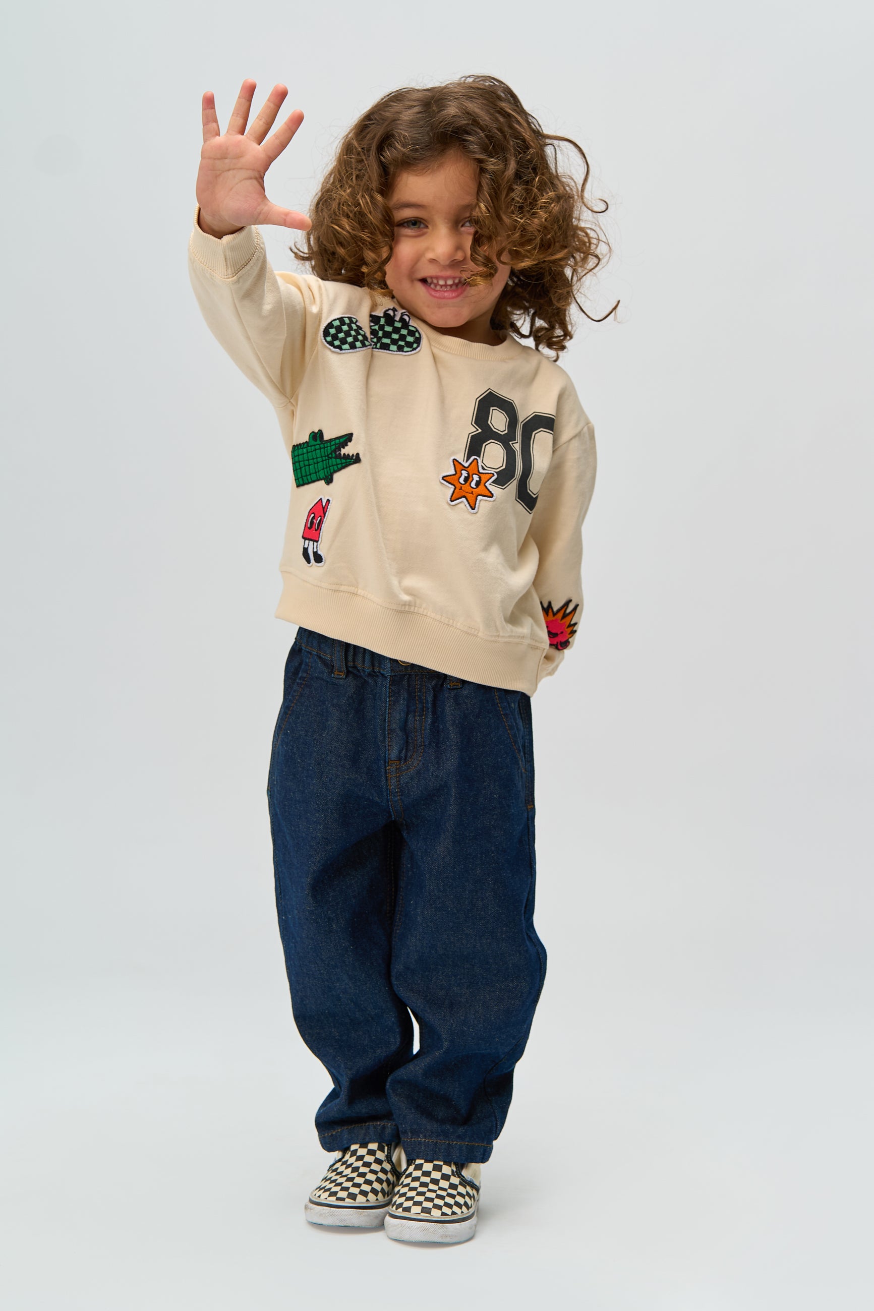 🤍 Raymond Oversized Sweatshirt – Gardenia met Coole Patches 🐊🌞