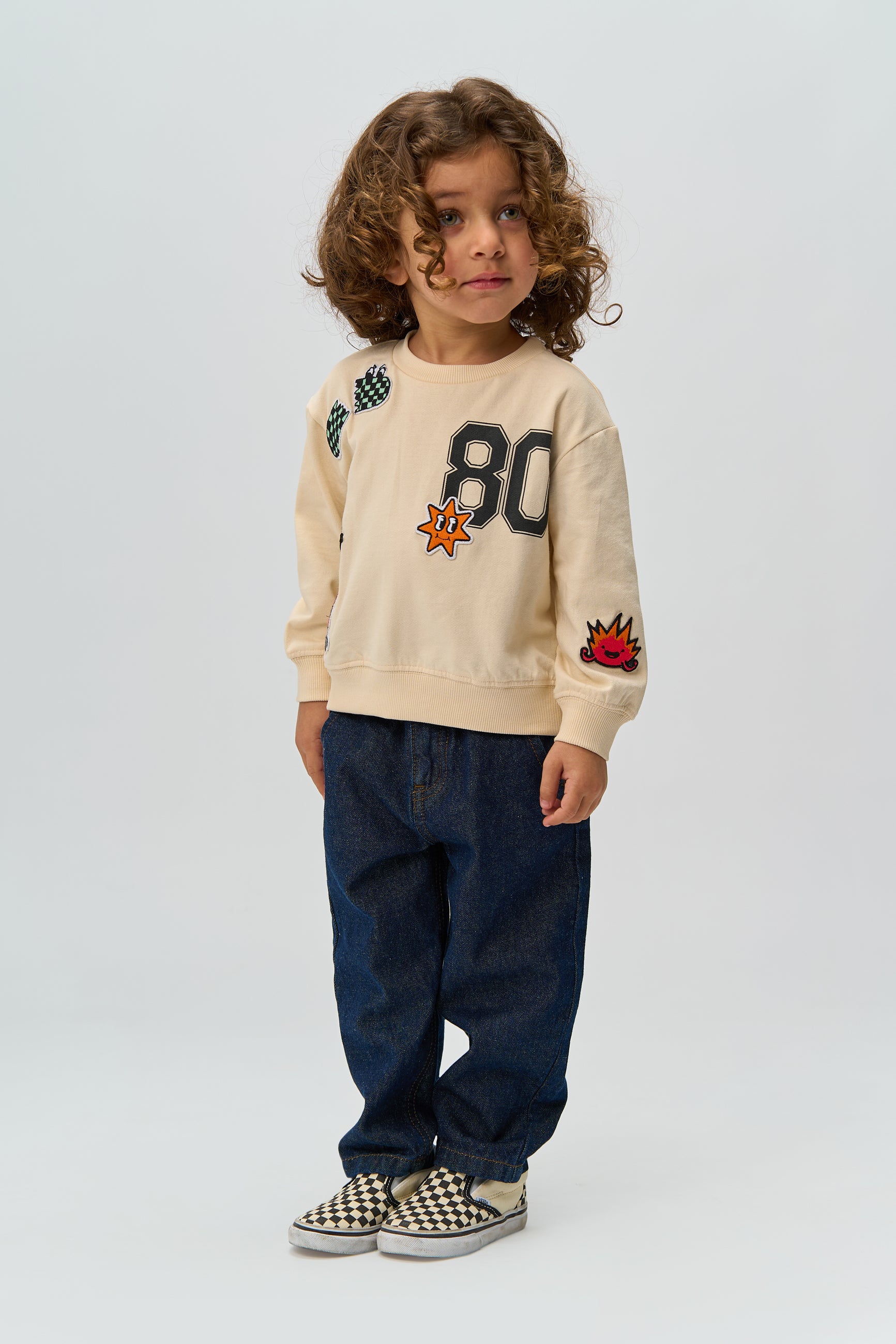 🤍 Raymond Oversized Sweatshirt – Gardenia met Coole Patches 🐊🌞