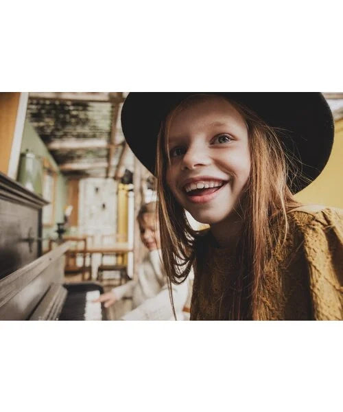 Loose-fit kanten top in een warme winter kleur, Oker.